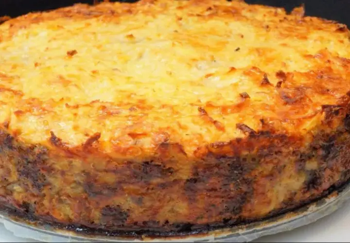 Pastel de carne dorado y crujiente, con una capa superior gratinada y bordes bien horneados. ¡Perfecto para una comida familiar!