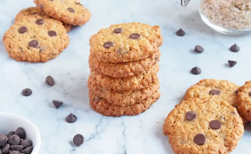 Galletas de avena y chocolate tiernas y crujientes