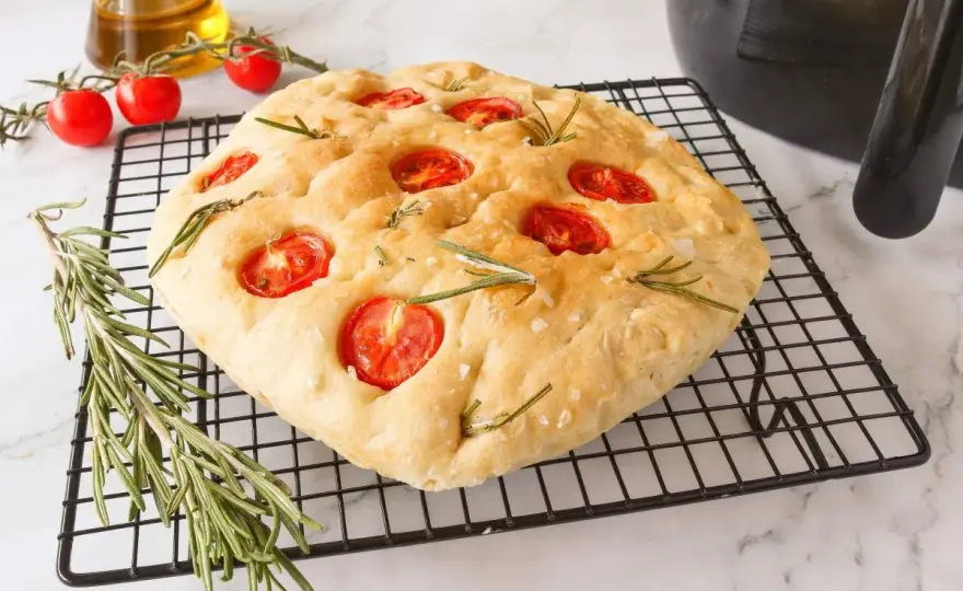 Focaccia perfecta - Receta fácil para una miga aireada y sabrosa