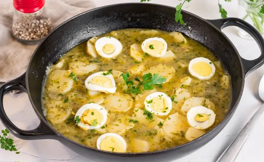 Patatas en salsa verde, la receta casera que siempre funciona