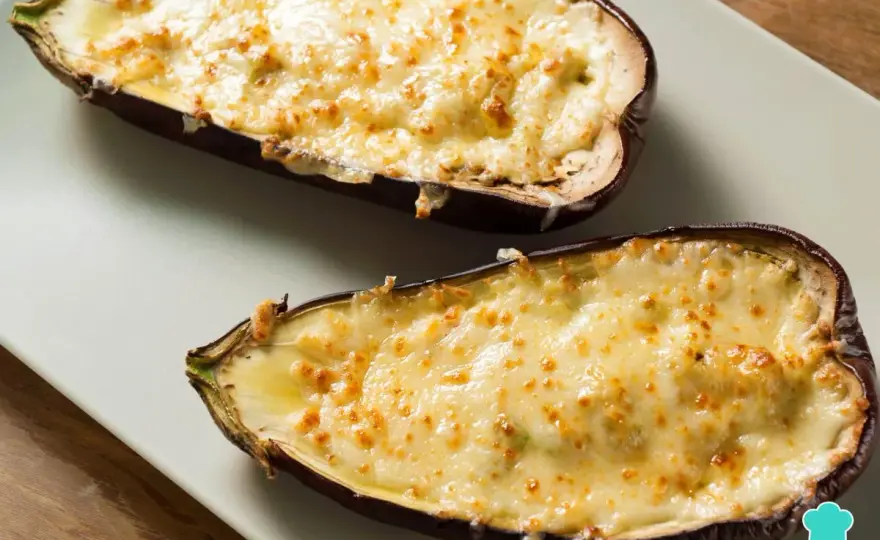 Berenjenas rellenas de carne jugosas y gratinadas al horno