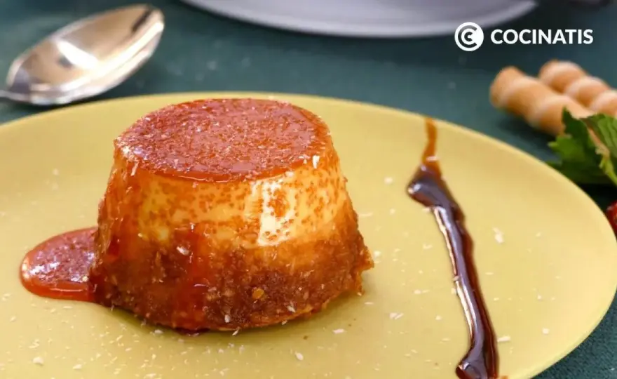 Flan de coco casero, cremoso y fácil de desmoldar