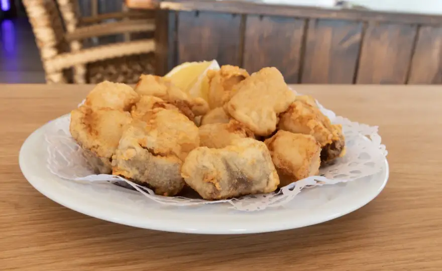 Cazón en adobo perfecto - Secretos de la tapa gaditana