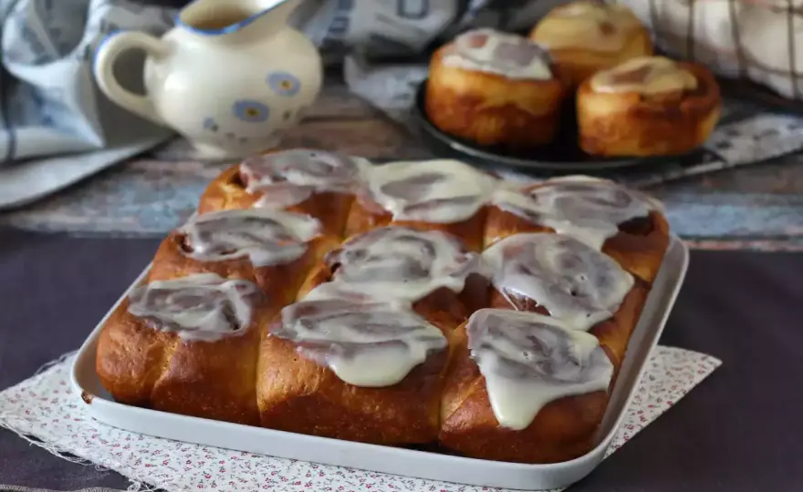 Rollitos de canela tiernos y jugosos con glaseado casero