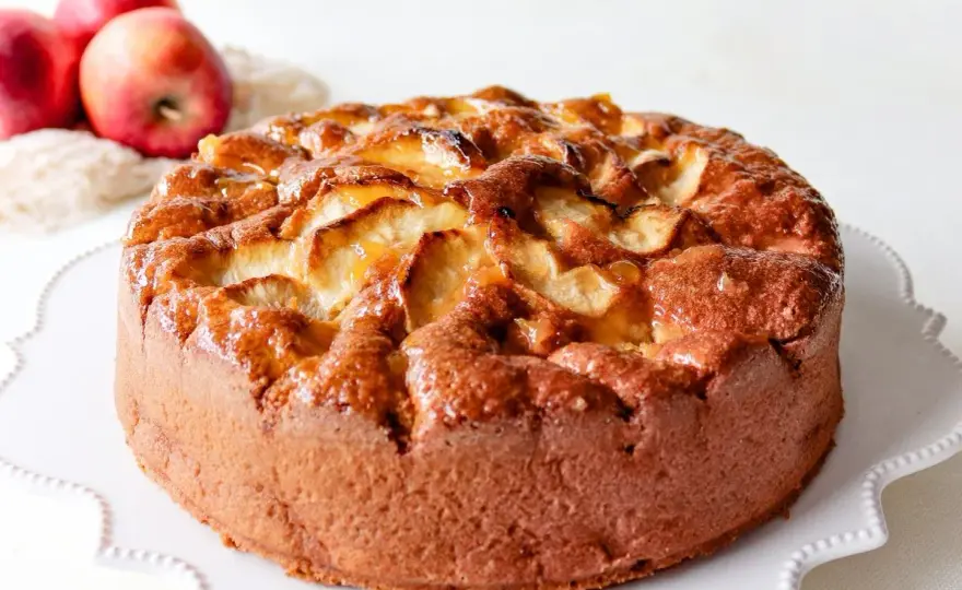 Bizcocho de manzana tierno y jugoso con trucos para acertar