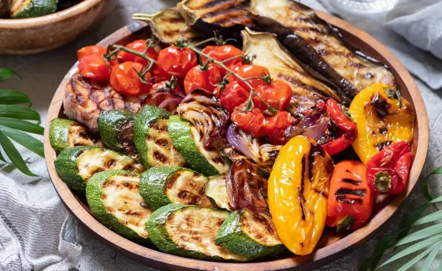 Parrillada de verduras perfecta, dorada y jugosa