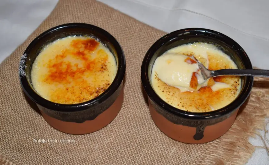 Crema catalana casera con costra crujiente y textura fina