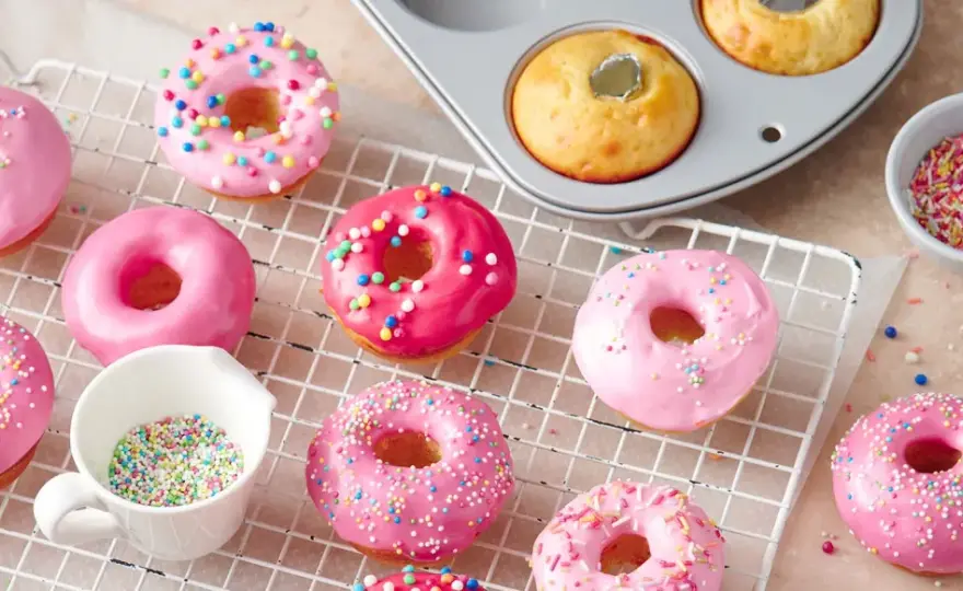 Donuts caseros fritos y tiernos con glaseado fácil