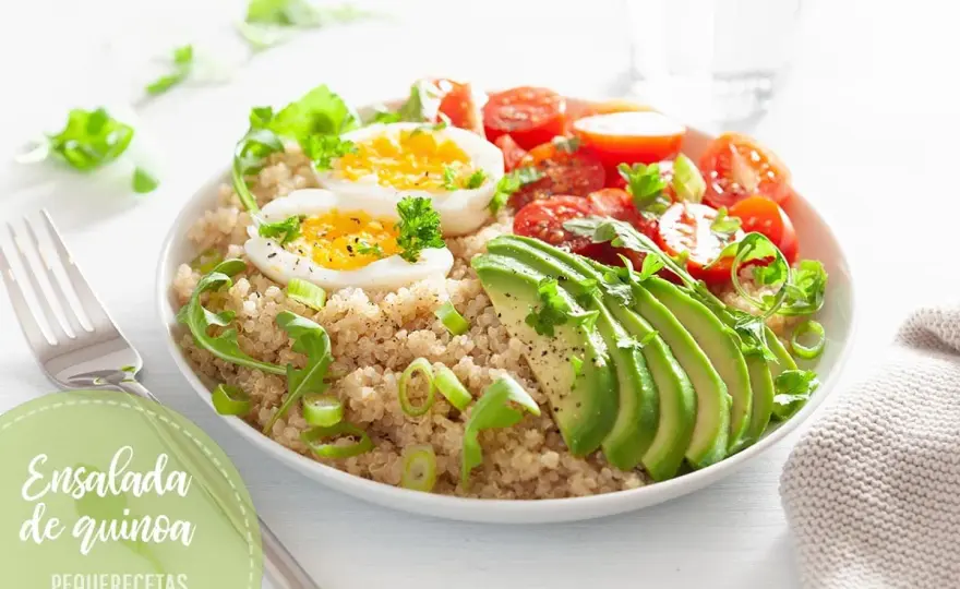 Ensalada de quinoa suelta y completa para cada día