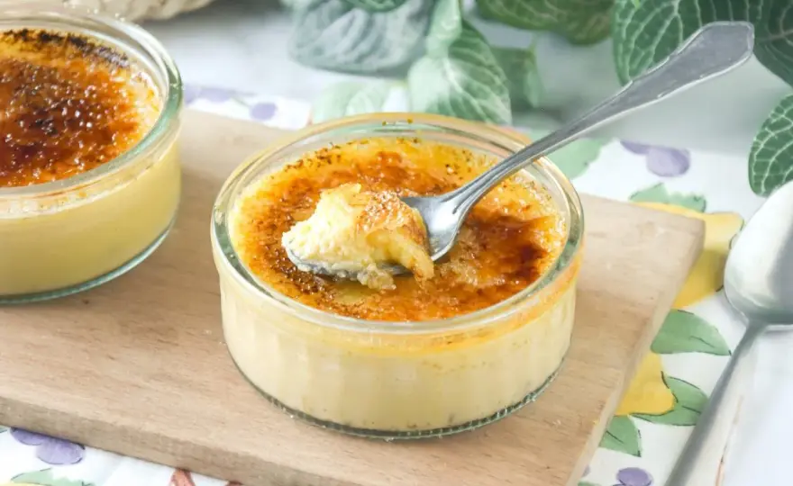 Crème brûlée casera con costra crujiente, paso a paso