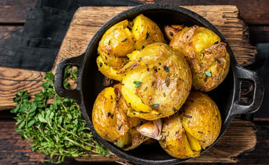 Patatas al horno crujientes por fuera y tiernas por dentro