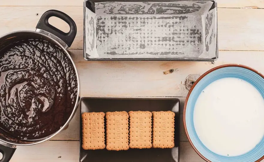 Tarta de galletas y chocolate sin horno que siempre sale bien