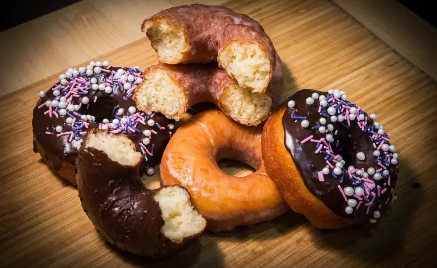 Donuts caseros esponjosos con glaseado fino