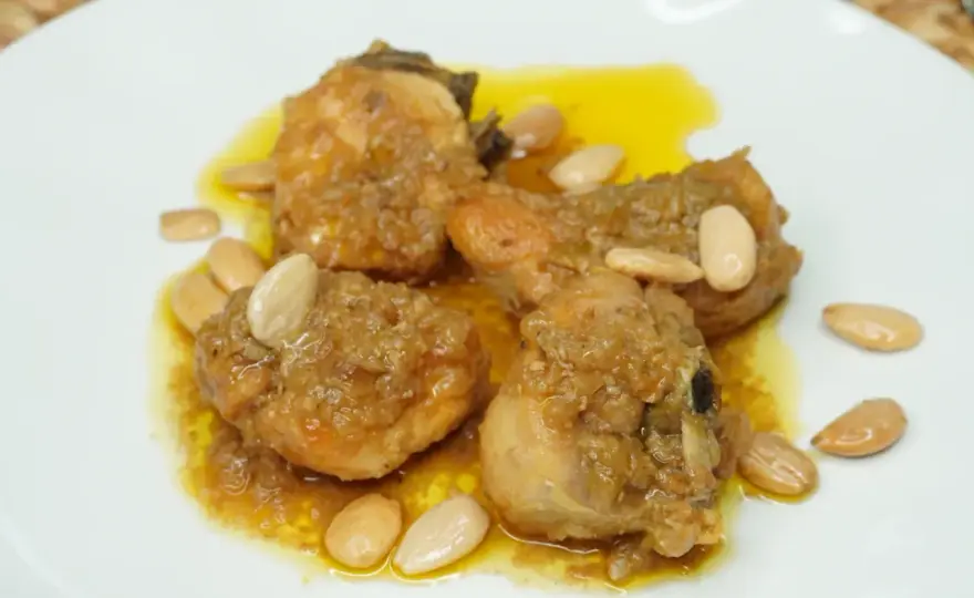 Pollo con almendras: la receta perfecta para una salsa sedosa