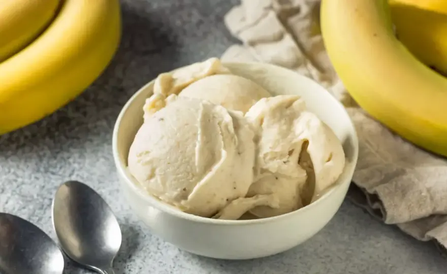 Helado de plátano cremoso sin heladera, paso a paso