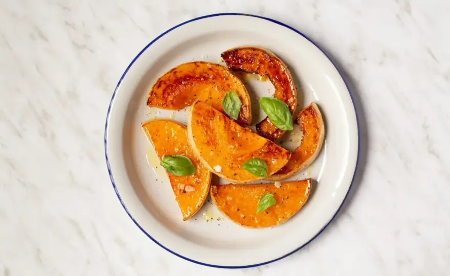 Calabaza al horno tierna y dorada según el corte