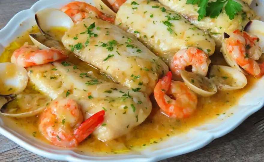 Merluza a la marinera perfecta - Jugosa y con salsa ideal