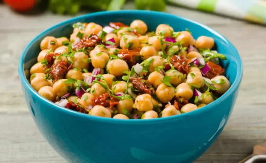 Ensalada de garbanzos en 15 minutos y con textura perfecta