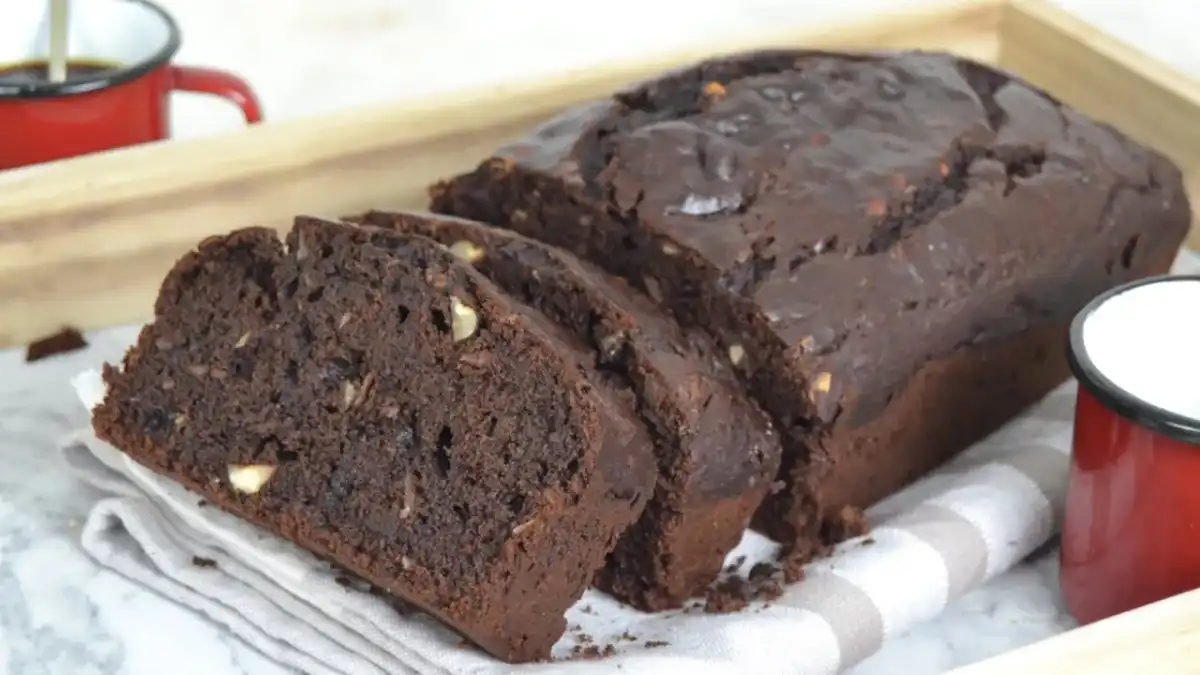 Bizcocho de plátano y chocolate jugoso y fácil