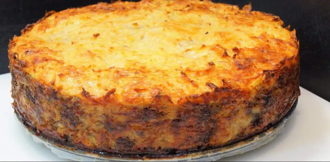 Pastel de carne dorado y crujiente, con una capa superior gratinada y bordes bien horneados. ¡Perfecto para una comida familiar!