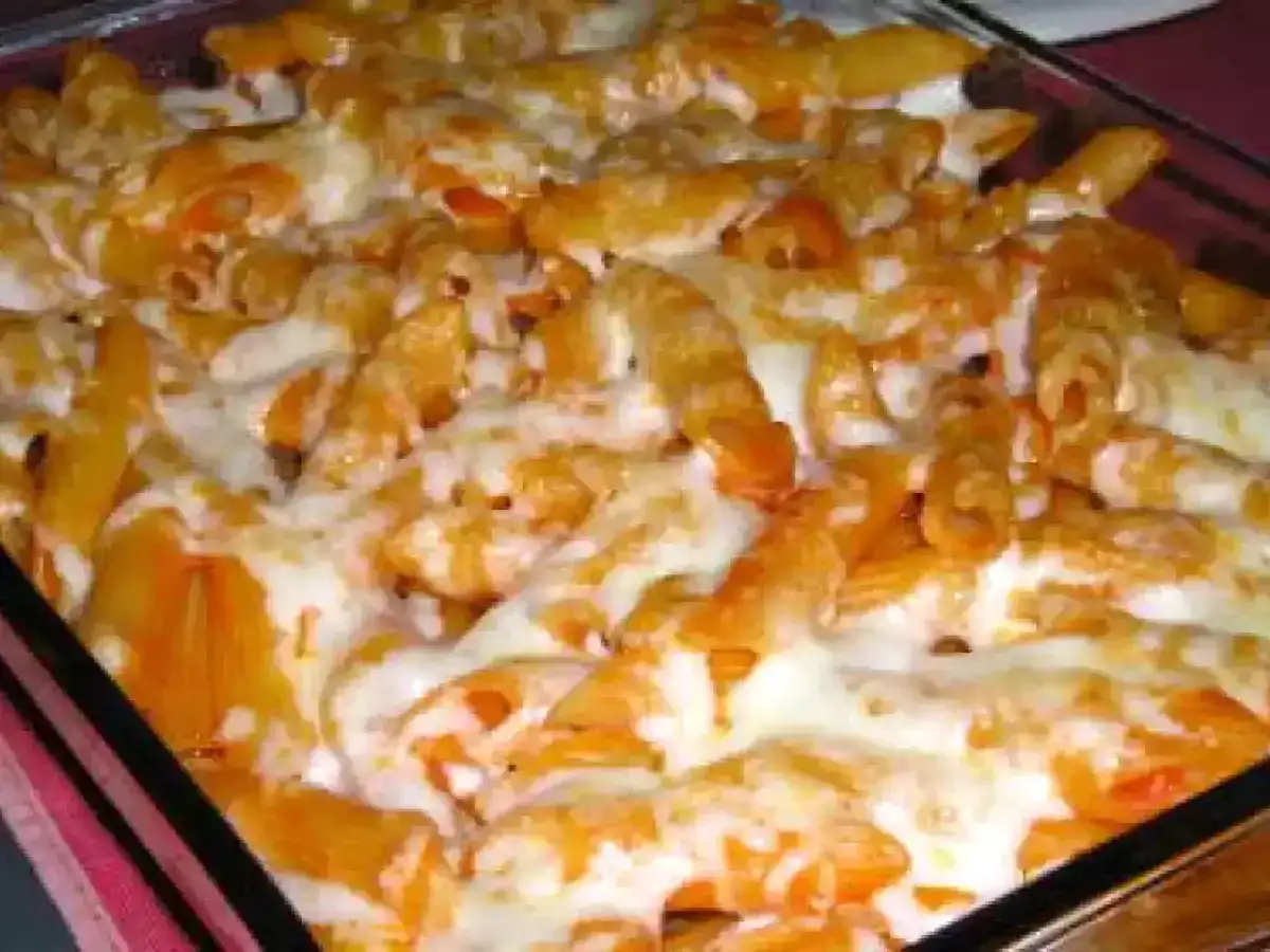 Macarrones con queso gratinados, listos para disfrutar.