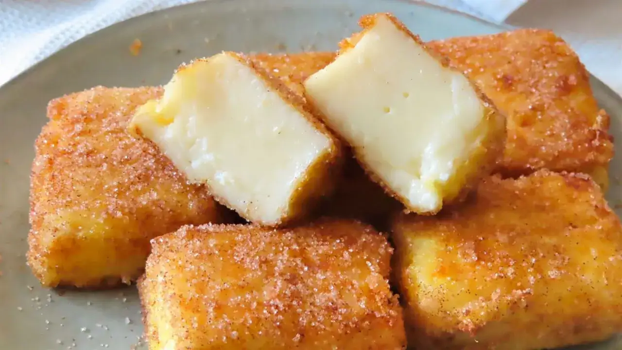 Deliciosa leche frita Thermomix, crujiente por fuera y cremosa por dentro, espolvoreada con azúcar y canela.