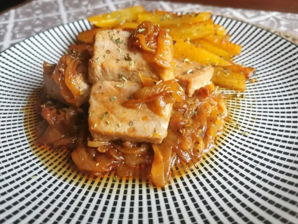 Atún encebollado gaditano sin secarlo - claves y receta